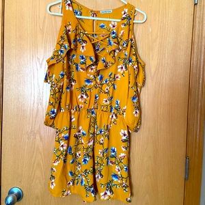 NWOT Floral V-Neck Women’s Romper Off the Shoulder slit back, size S